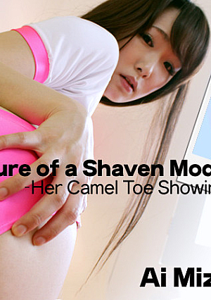 Let's Take a Picture of a Shaven Model -Her Camel Toe Showing- - Ai Mizushima