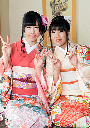 New Year Twisting Game with Kimono Girls