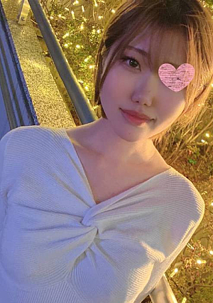 A fair-skinned and slender cafe clerk tried pouring white cream into a secret part-time job