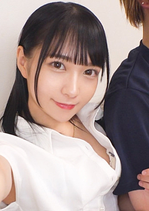 [An erotic little girl who shows off her boyfriend with her white skin full of elasticity and who shakes her hips vigorously gives a masterpiece cowgirl position and vaginal cum shot to a male friend she has known for a long time] Let's try... [Moeka (21) / 1st year of living together]
