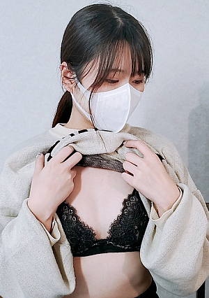 Excessive medical examination of a 21-year-old young lady with bright eyes
