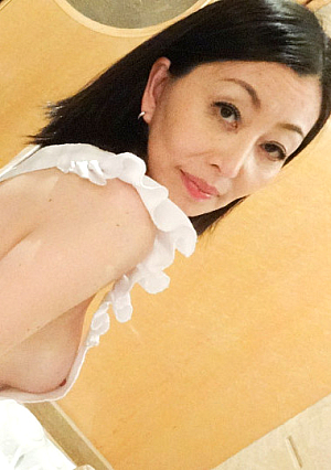 What If Your Dream Wife Wearing an Apron Naked? : Yuriko Hosaka