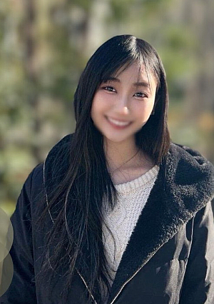 First shot Face showing A slender woman with an amazing body make-up and a harmony of harmony and exoticism I live only with my groove and momentum