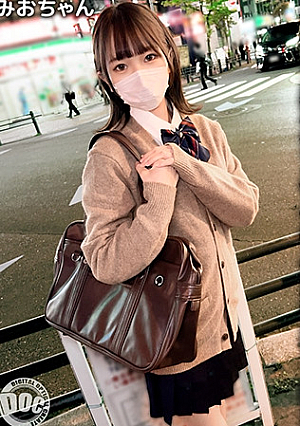 Before her boyfriend, the old man creampied the 149cm beautiful girl with a beautiful shaved body twice and enjoyed it with his raw dick [Mio (18)]