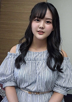 Amateur JD [Limited] Rika-chan, 22 years old. JD, a popular underground red-haired girl with many followers on various SNS, gets excited and cums in the parts that you can't see in her usual posts.