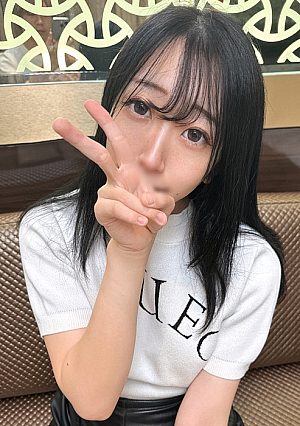 Mayumi is a Japanese beauty who has beautiful legs and a beautiful butt like a 164 cm model. She is so wet that it gets entangled with her pubic hair, and she has a raw creampie sex.