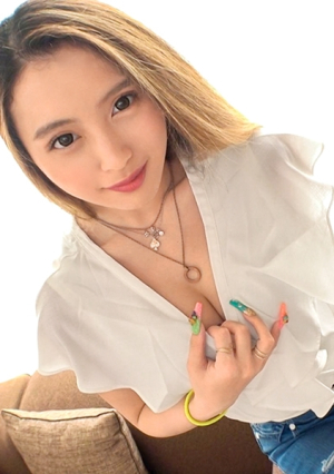[First shoot] [Sensitive gal that can't stand up] [Loads of squirting] The first sex in six months was a year's worth of intense sex, and the strong white gal shows off her sensitive mako... Online AV application AV trial shoot 1265