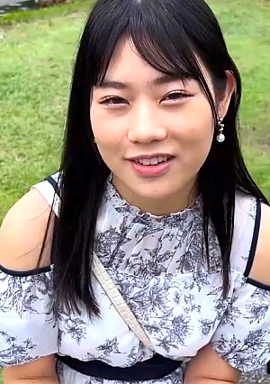 A former track and field athlete with a 20-year-old all-purpose female college student with a blowjob in the toilet ⇒ Creampie and facial cumshot 'Rin-chan'