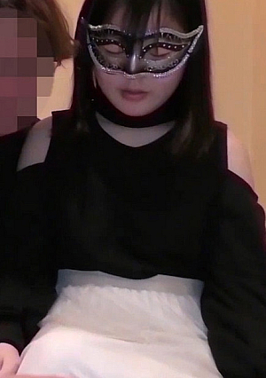 [Creampie] A 25-year-old young wife moans with her delicate body. Her easy-to-sense body gets wet with a persistent vibrator to**ure