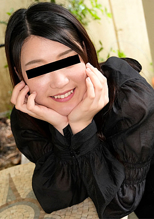 A beautiful plump woman with small breasts serves you with her lips!