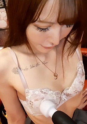 [Uncensored][Face revealed] The married woman who was sent off by her husband again was a man with a famous maneuver that was tightly squeezed, so she cums inside her