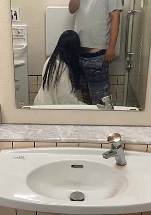 Part-time worker: A pregnant woman who really doesn't have the money can do whatever she wants in the toilet late at night lol