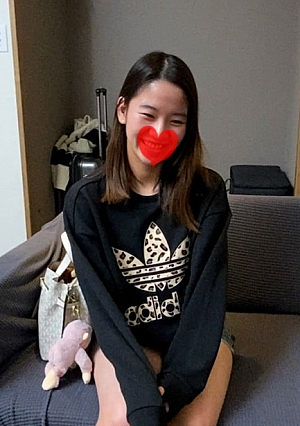 A petite 19-year-old married woman who looks like Ao〇 Yu, who loves blowjobs ♡ A masochistic pervert who bullies her deep throat with self-deep throat and sucks her back even with tears in her eyes ♡
