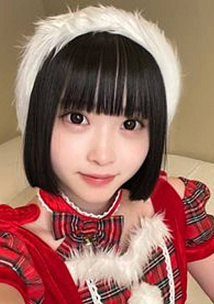 I got the cute Yuna-chan to wear Christmas cosplay