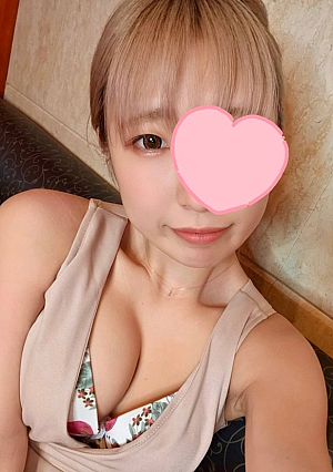 Devilish deep throat until Layer sheds tears. No matter how many times she c**kes her throat, she relentlessly attacks her deep throat and finally ejaculates deep throat.