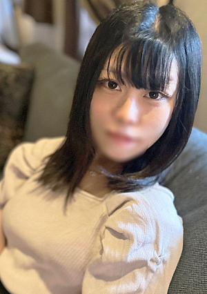 I'm too bored to meet up on my X secret account, secretly inserting a raw cock "warm..." A massive creampie makes a bad pussy and defeats her