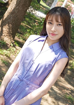 A slender girl with a straightforward Kyoto dialect loves her big dick and cums. She has an infinite sensitivity that won't stop squirting and orgasm [First shoot] Online AV application AV trial shoot 2297
