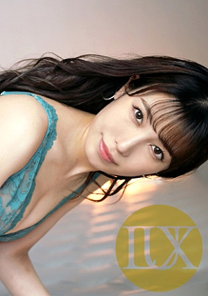 Luxury TV 1804 Her peach butt wearing tight leather pants, she is a peachy butt with a bullet of pleasure that shatters men's reason, and a model-level slender beauty with a threatening waist and beautiful butt, beautiful breasts, with a beautiful, beautiful face with clear features, while looking down at her long, long, slender legs, and this is pleasure.