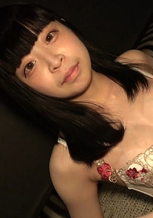 Legal! A 145cm small devil with cute, sharp bangs, "I'm slurping