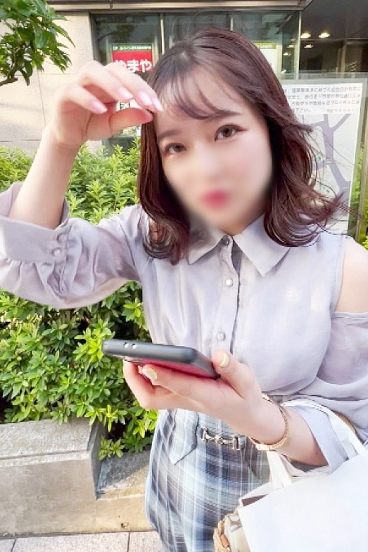 [Smartphone shot] *Video must be handled with care* The neat and clean Hina-chan used to be a Tuesday regular on an online show. She has professed to love idols, but even more than that, she loves thick, hard cocks ♥