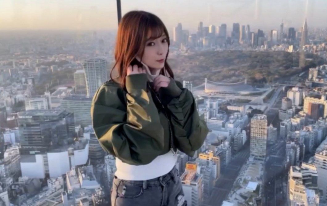 A video of a JD who won the 2023 Beauty Pageant Grand Prix who has been offered an offer as an international flight CA and is completely disappointed in her appearance during the last year of her career - Early purchase recommended -