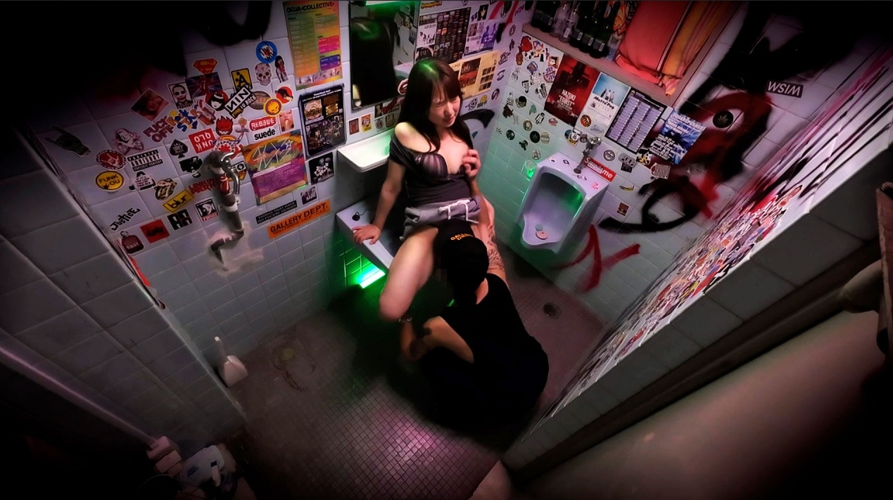 I picked up a plump cute nurse at a club, gave her a blow job in the club toilet, and had sex with her to take home.