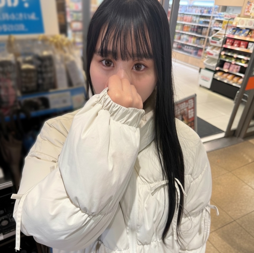 A 19-year-old black-haired beauty who became addicted to dicks due to deep-throating.Even though she looks neat and clean, she can't stop giving a sucking blow job and creampie.