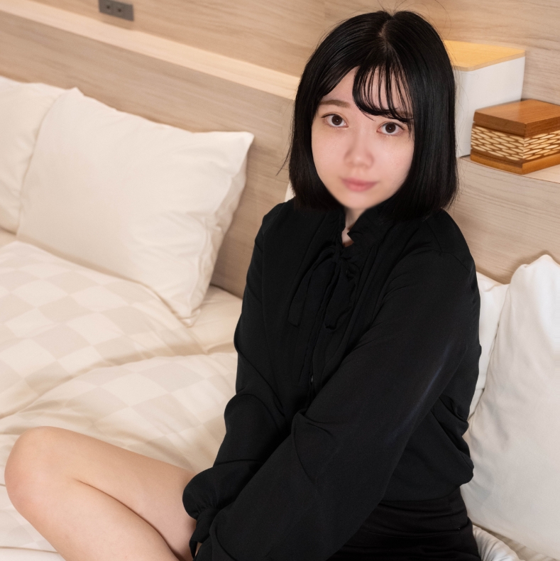[First shoot] "F-cup beautiful breasts J./D, who should not be found out by her boyfriend, secretly says that sex is not allowed, but cum is poured into her tight pussy, which is tight.