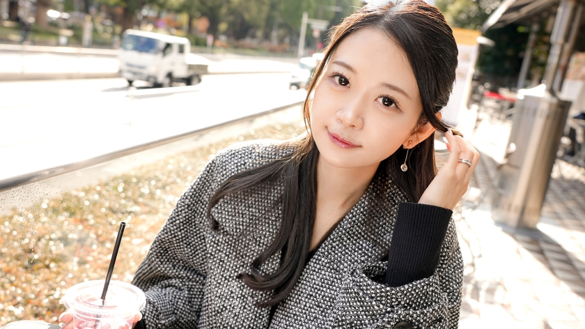 [A charming body hidden in black clothes] Kasumi, a clerical worker with a cute smile and voice (30), lifts her legs and begs for her dick and cums with a squirting [First shoot] Online AV application trial shoot 2413 [Uncensored L**ked]