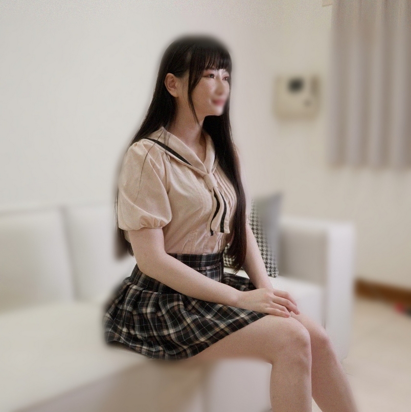 [Uncensored] A pure and pure whitening female college student who is passionate about pleasure, "I love big dicks and get excited when she films her first AV.