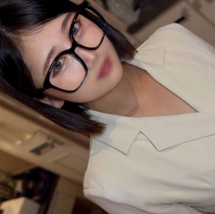 [No] A very intelligent black-haired, big-breasted secretary, wavy, big divine ass, orgasms, a quiet, innocent F-cup beauty