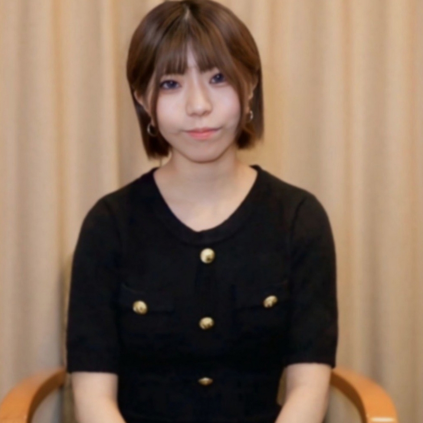 [No] A slender, cute, petite woman with a height of 150cm⤴ It's a great sight to see her constantly smiling and holding her dick in a happy way. She looks happy and cums inside her *Bonus high quality