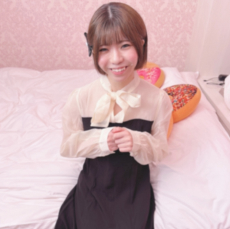 [First shoot / 4 shots] A cute, short-cut nurse with a short cut turned on her erotic switch and took home a large amount of semen left in her pussy that tightens the cock violently.