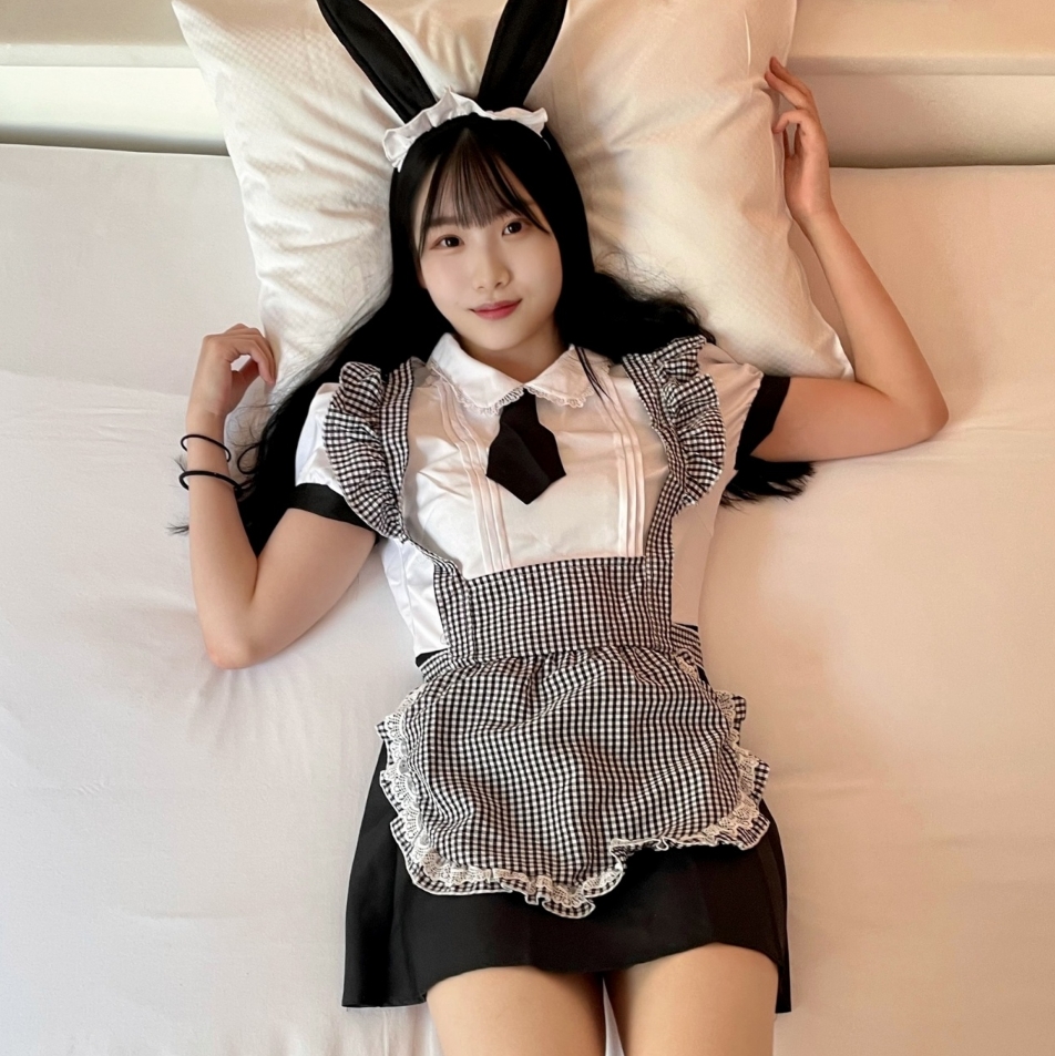 [First cum swallowing] Mio-chan in a cheerleader outfit shakes her ponytail as she is penetrated raw by her smooth pussy ♡ At the end, she swallows cum ♡