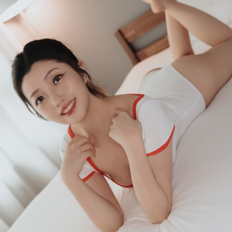 A slender KOL with F cup beautiful breasts shakes her beautiful butt in cowgirl position, her sensitive orgasm explodes in her pussy, hot semen bukkake on her big tits