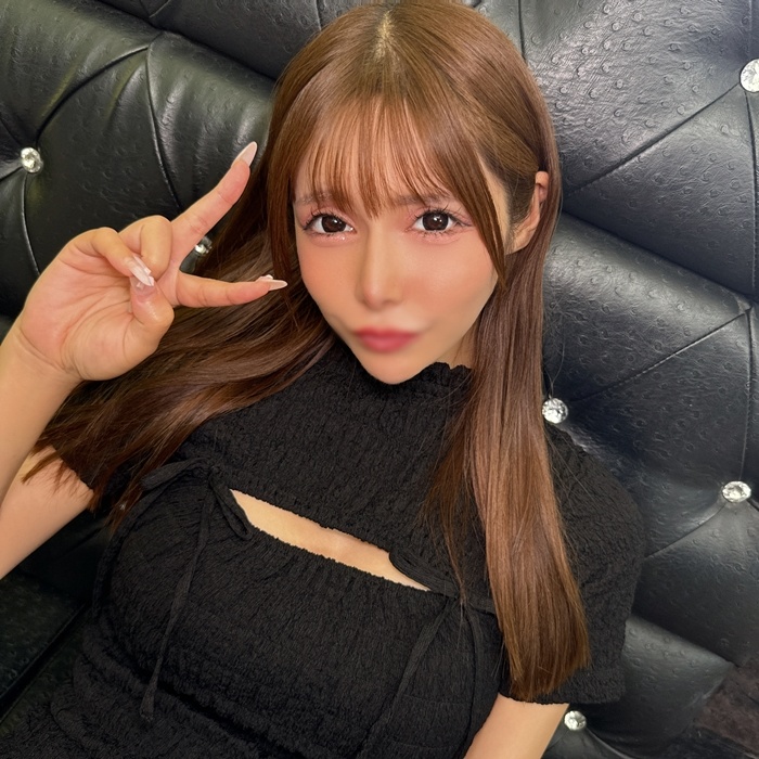 G-cup big breasted, beautiful Instagrammer with 30,000 followers. Please stop being a special person/determined person, because I'm afraid of what will happen next...