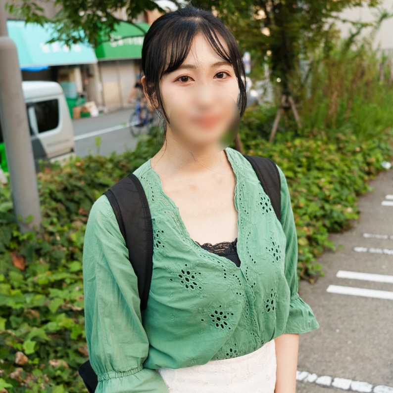 171 cm tall, big breasts, a girl from the countryside who just moved to Tokyo, whom I met through a dating app. Contrary to her serious appearance, she licks his big cock and says, "She was a lewd woman who wanted to be creampied.''