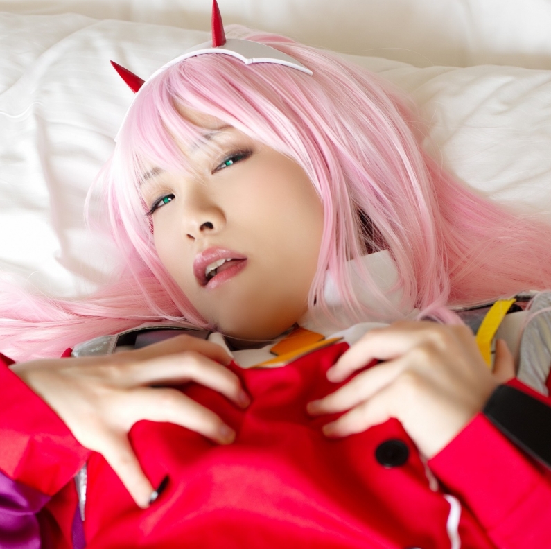 [Individual shooting creampie cosplay H ♥] Plump and super cute bitch black tights with scissors and a hole is made and a large amount of creampie is impregnated in the toroman SEX