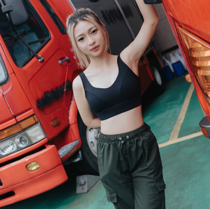 A series of squirting climaxes, a firefighter wannabe's sensitivity MAX Sensitive Musume "Don't stop, please let it all out'' she convulses and begs, violently pistoning and her love juice floods, thick bukkake on her tight body