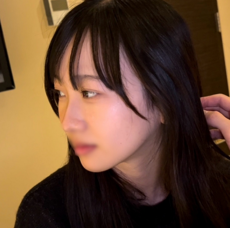 A super cute and neat idol girl, although nervous, her sensitivity increases and she impregnates her unprocessed pussy and has creampie sex