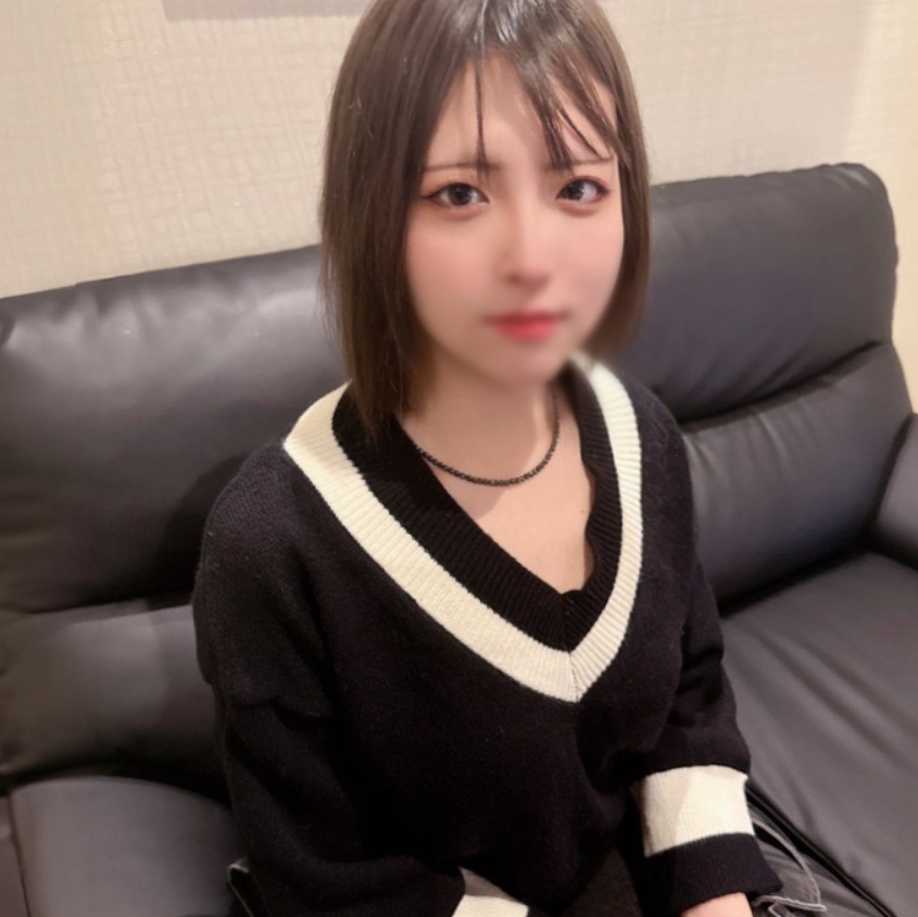 [If you find out, you'll be fired immediately] I took home an innocent new E-cup girl (20) who has been working at a girl's bar for 1 year ♥ She made an innocent face and got a uterine cancer thrust, and I creampied her continuously while exposing her melty face ♡