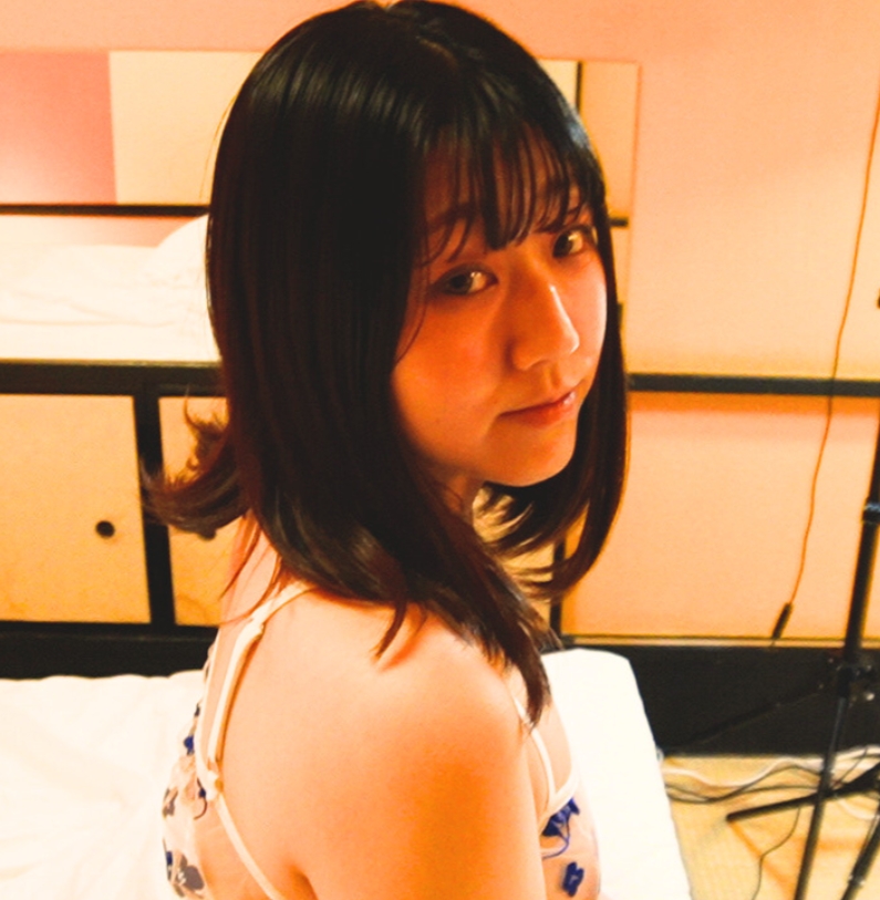 [No] Female college student Saki (20) Can't refuse even when she calls for a private date and gets creampied lol