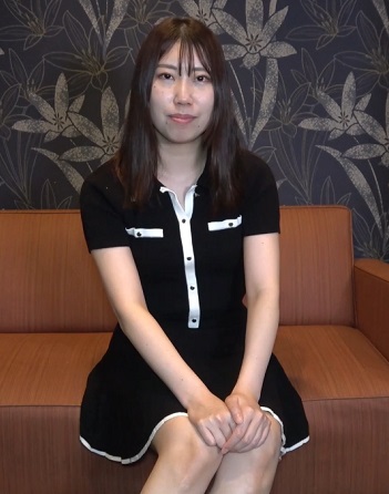 [No] She's a tall, fair-skinned beauty with an outstanding figure, but when it comes to sex, she suddenly changes. She makes a beast-like growl, spits out saliva, and opens her face fully, swallowing inside. *Bonus High resolution