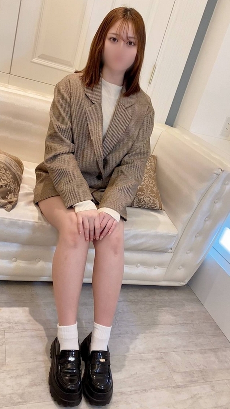 [Individual shot] A fashionable beautiful woman with medium hair who is in good spirits. Before she knew it, she was made to be naked and a electric massager was pressed against her, which made her cum easily.