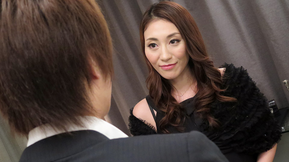 Beautiful mature woman seeking impregnation