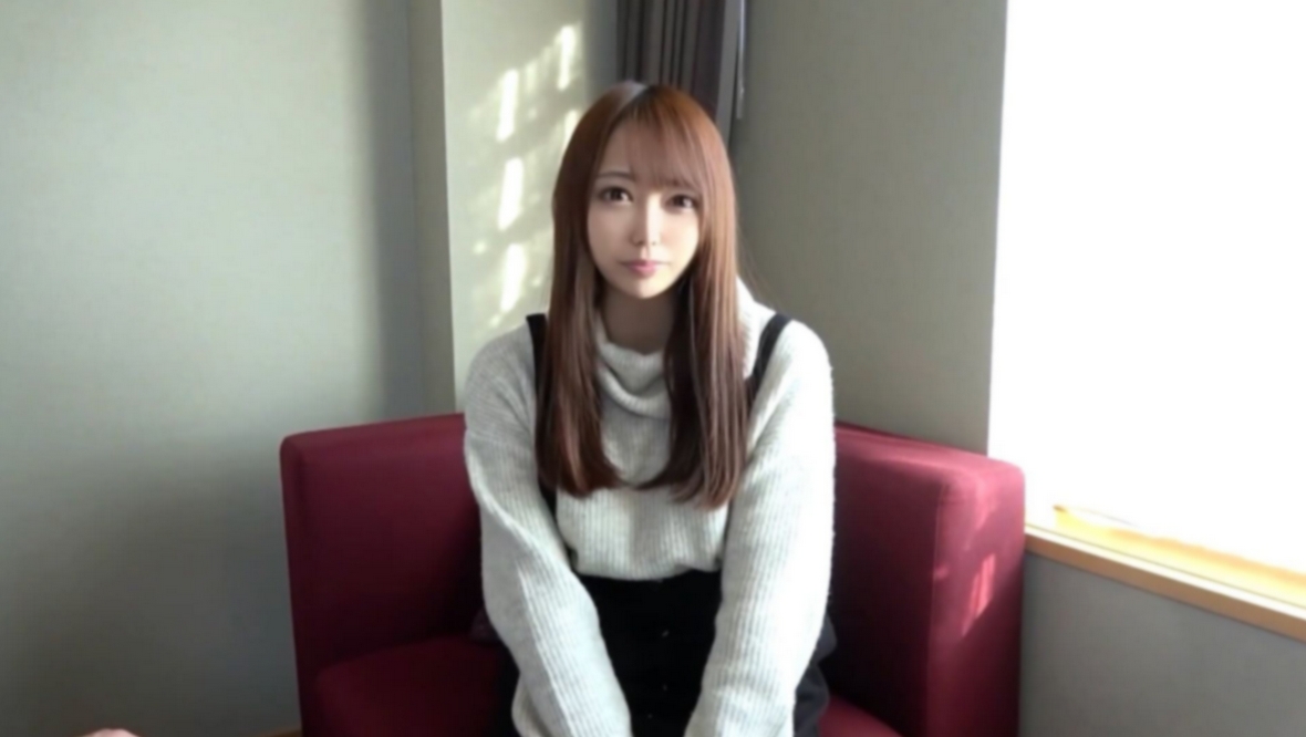 An 18-year-old aspiring idol gets a deep throat from a beautiful woman, and is thrust so hard that she can't stop begging for raw insertion, and ends up having convulsions and creampies.