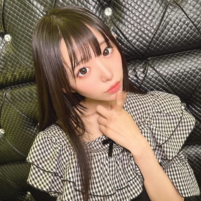 A super high-quality girl! Aoi-chan, who is studying as a c**ldcare worker at junior high school and active as an idol, is in love. Forbidden, almost vagina. ♡ She cums so much that her legs are shaking at the end! Excellent healing style