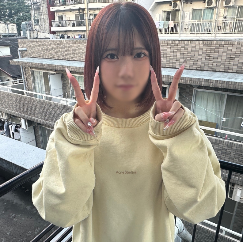 A small and idol-like sweet girl "Oh, I'm about to cum...I'm going to cum...I grab her slender waist in front of the balcony of her new house, and cum continuously with a high-speed piston, moaning and squeezing her pussy half-outside and half-inside, pouring thick semen into her pussy.