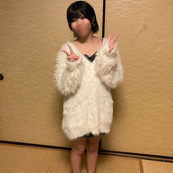 [Uncensored face] I was able to take a photo of a very energetic girl with a cute smile who looks younger than her 22 years old. I was surprised by her occupation, who has nice dimples.