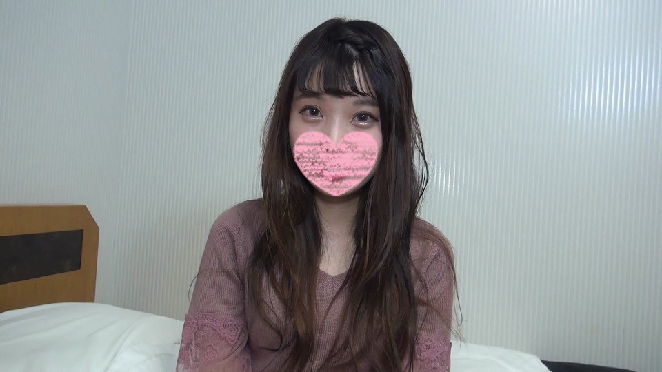 First shot warehousing A fair-skinned beautiful girl with long black hair that remains innocent Its moe to the appearance that you feel while being shy Personal shooting